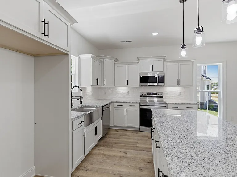 408 Legions Ct — Photo 11