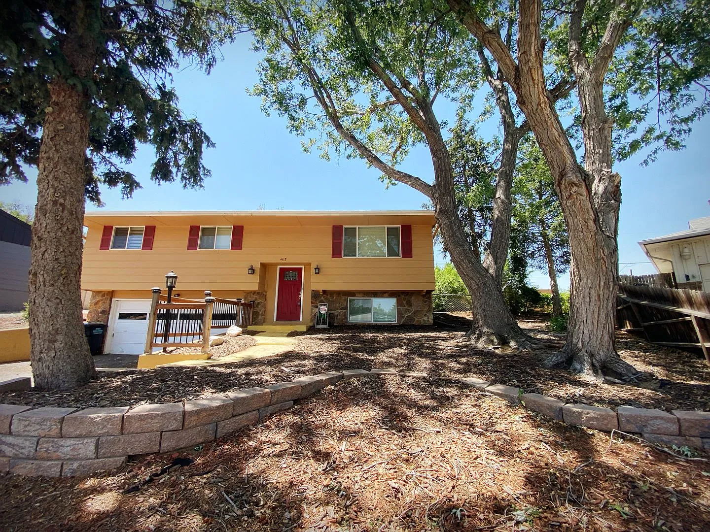 Move In special! Centrally located home — Photo 4