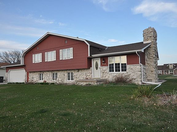 2nd image of 214 Nelson Cir