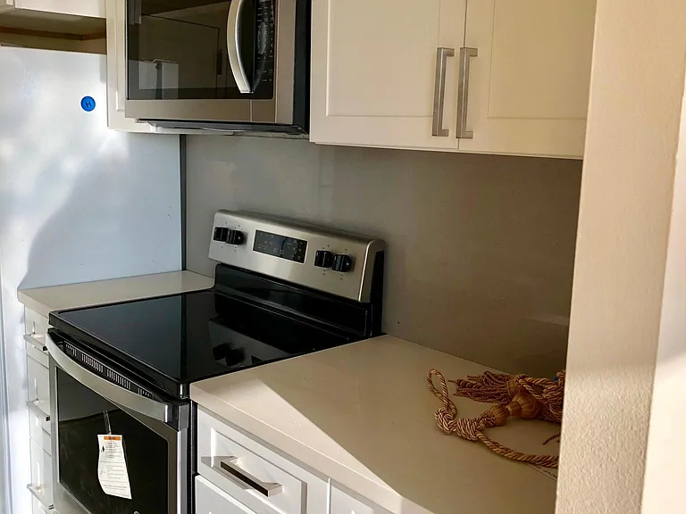 100 S Doheny Dr #523 — Photo 47