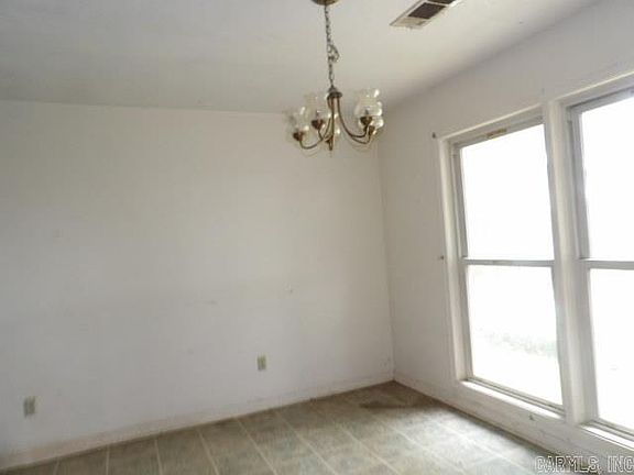 4th image of 335 Cottonwood Ln