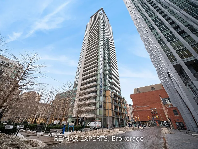 18 Yorkville Ave S #903 — Photo 1
