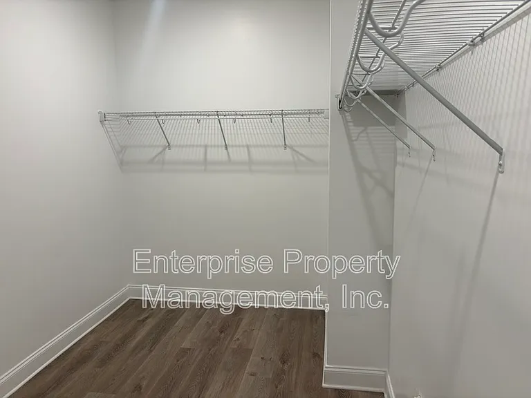 564 Holden Dr — Photo 16
