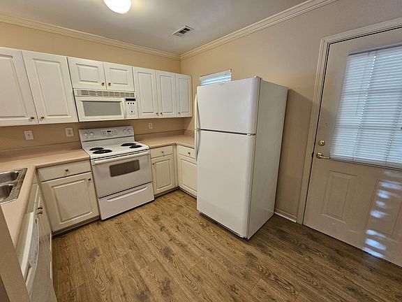 2nd image of 15 Rimmon Trl #1