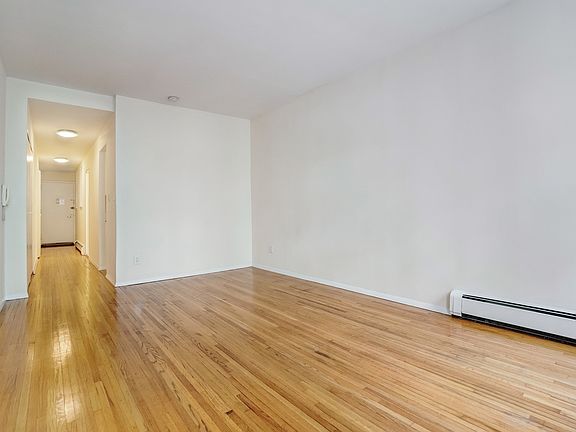 3rd image of 365 W 52nd St APT 2E