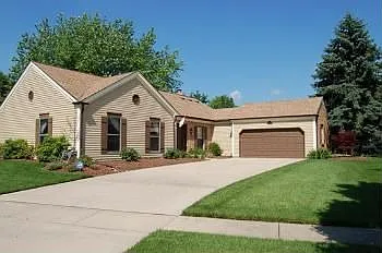 1304 Brighton Dr photo 1