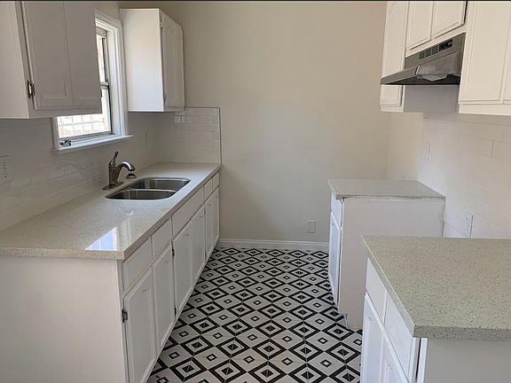 2nd image of 4255 1/2 Leimert Blvd #4255-1/2