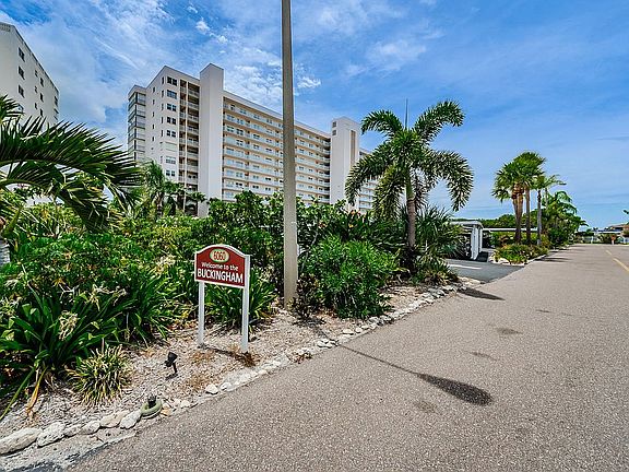 3rd image of 6060 Shore Blvd S APT 700