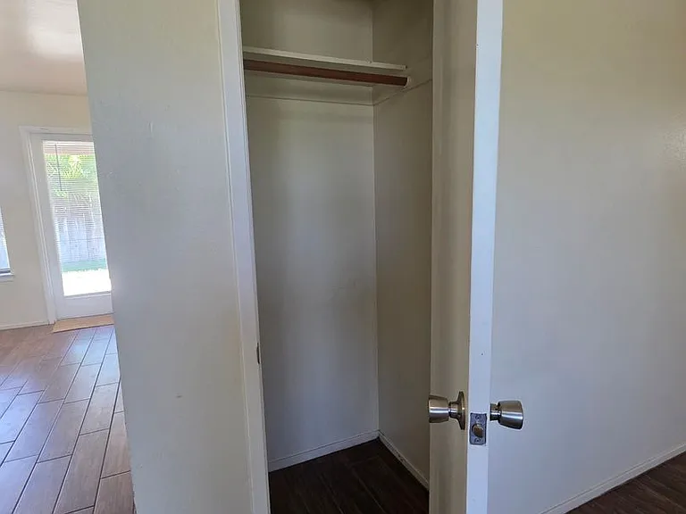 1012 Orangewood St — Photo 5