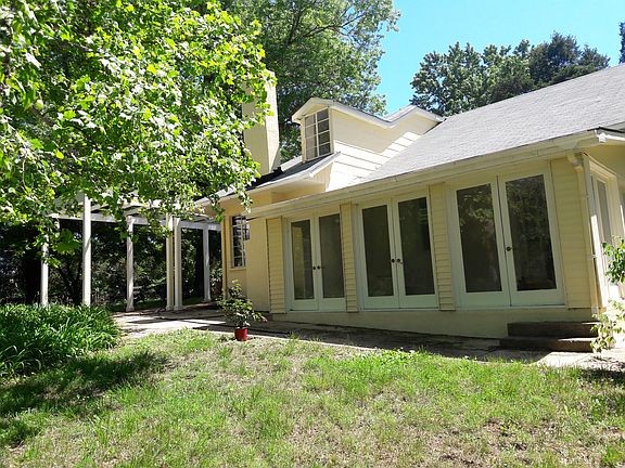 Sunporch overlooking lawn