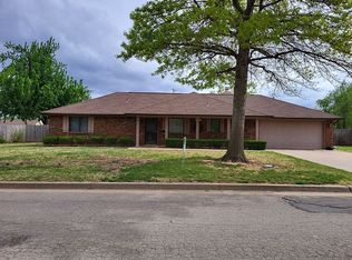 906 Wakefield Rd, Perry, OK 73077