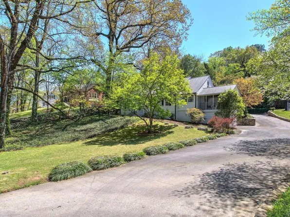 323 Trammell St, Calhoun, GA 30701