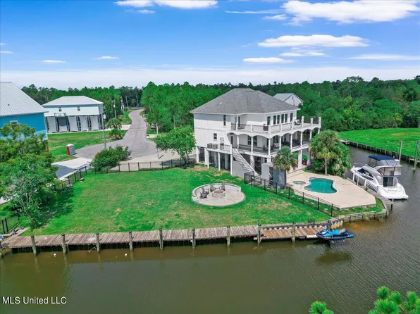 3518 Lumahai Pl, Diamondhead, MS 39525