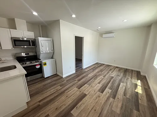 469 W Blaine St #3 Photo 1