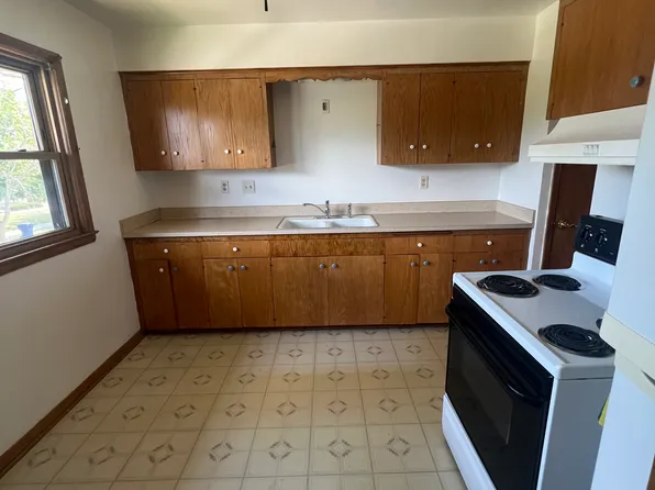 8005 W Ohio Ave, Milwaukee, WI 53219