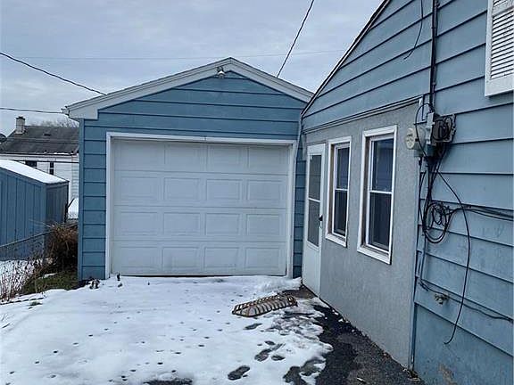 2nd image of 2121 Schoenersville Rd