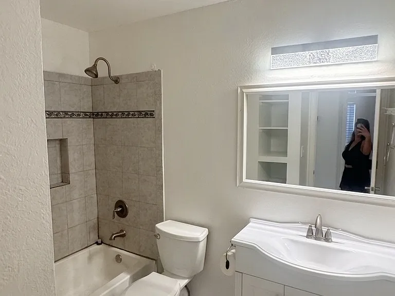 720 S Fontana — Photo 5