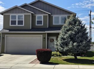 202 S Zeus St, Moxee, WA 98936
