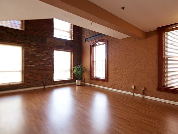 4th image of 50 W Hoster St APT B