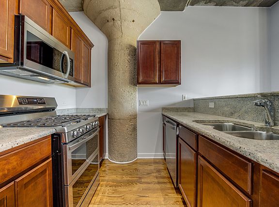 4th image of 1151 W 14th Pl Unit 239