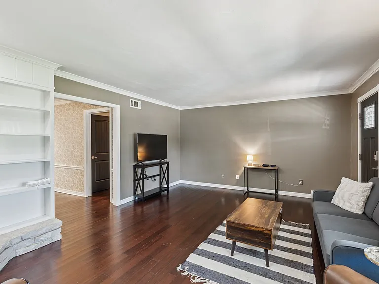 1101 Glenwood Ave — Photo 11