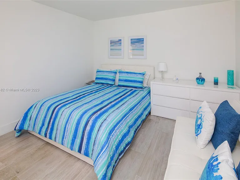 5005 Collins Ave #610 — Photo 19
