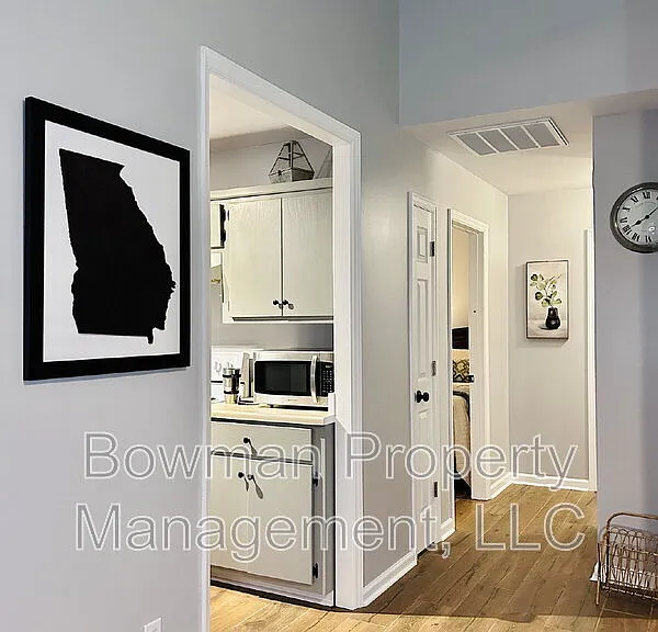 255 Camelot Dr — Photo 6