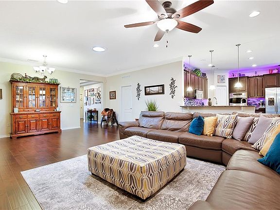 3rd image of 109 Los Arbor Dr