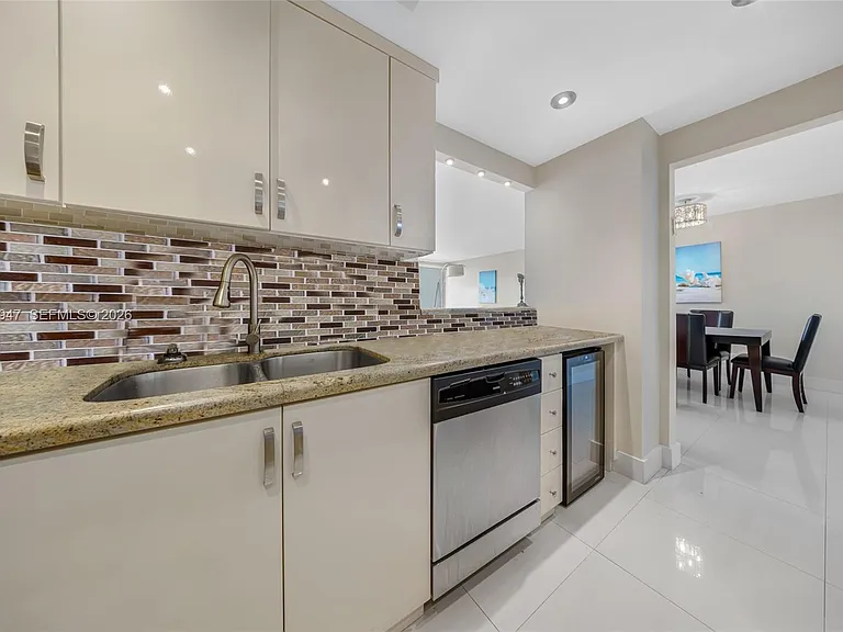 100 Bayview Dr #606 — Photo 12