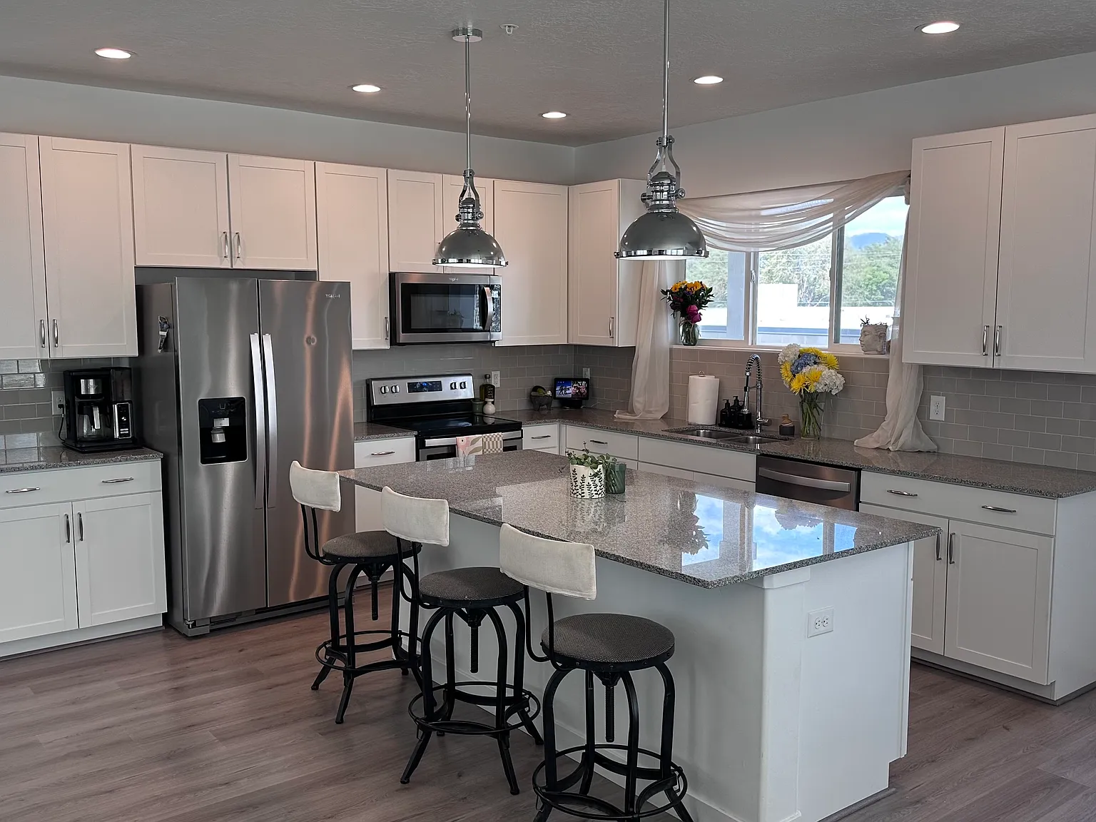 3 bed, 2.5 bath, 1991 sqft, $2,495 — Photo 2