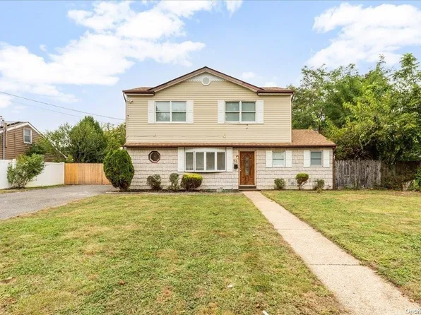 55 Tamarack Street, Central Islip, NY 11722