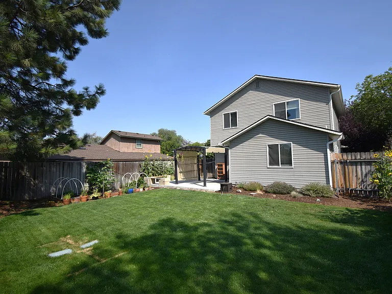 3222 S Lindsay Ave — Photo 25