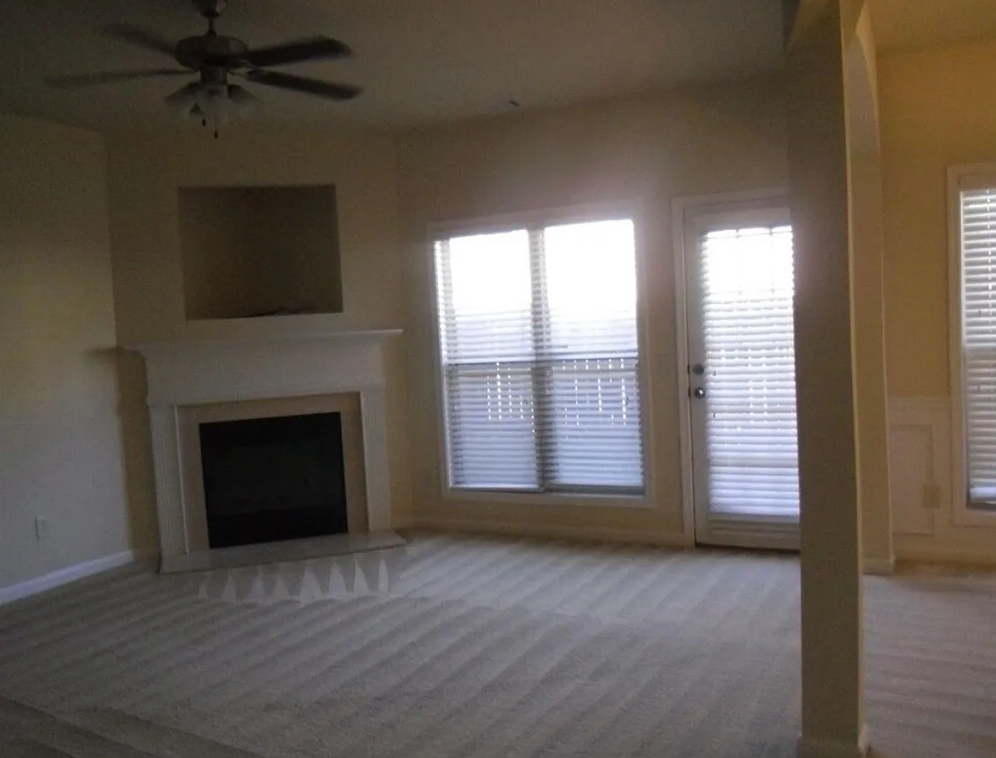 3 bed, 2.5 bath, 1847 sqft, $1,650 — Photo 4