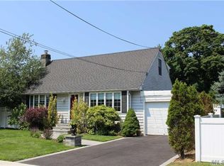 67 Arlyn Dr E, Massapequa, NY 11758