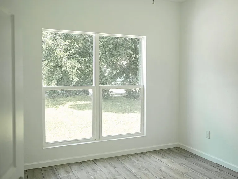 2411 W Avery St — Photo 10