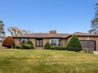 1546 McClung Dr, Arden Hills, MN 55112