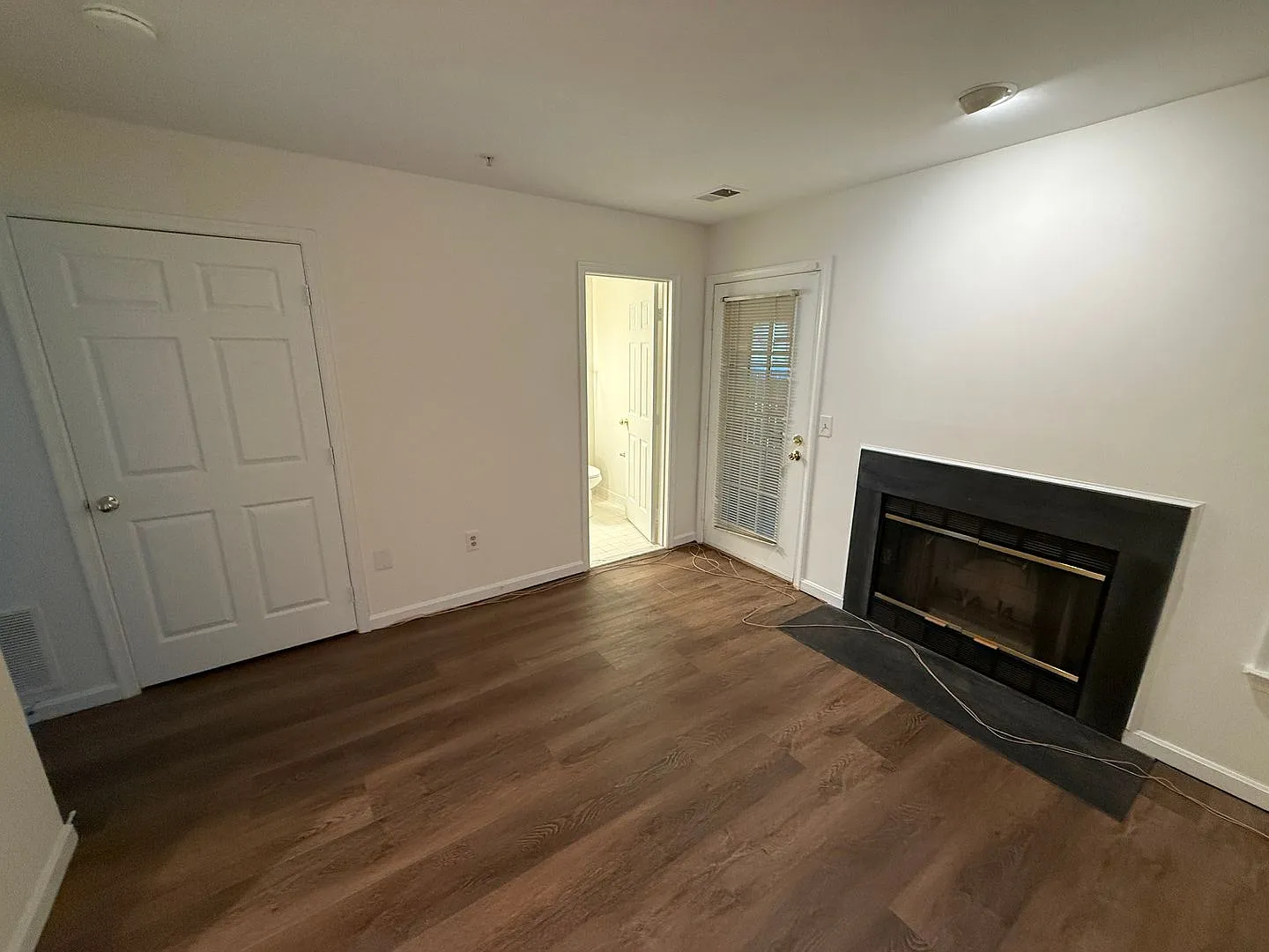 Beautiful 3 bed/3.5 Bath in ideal location! — Photo 4