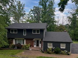 57 Longview Dr, Green Brook, NJ 08812