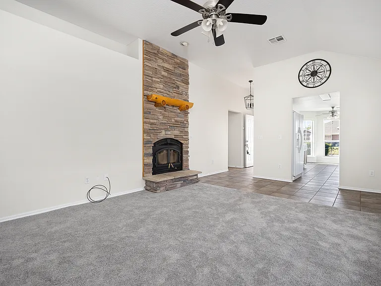 337 W Chantilly Way — Photo 1
