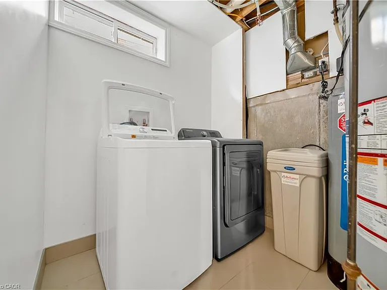 347 Keewatin Ave #LOWER — Photo 14