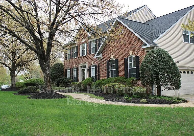 1614 Albert Dr — Photo 5