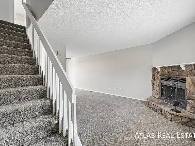 3027 Starlight Cir — Photo 4