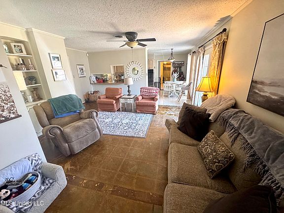 4th image of 160 N Park St