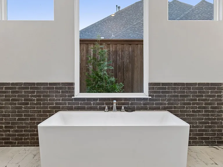 4630 Summerville Ln — Photo 15