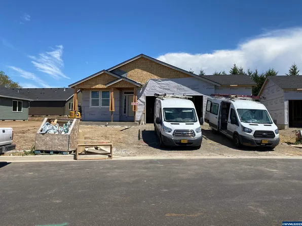 325 Cypress St, Mount Angel, OR 97362