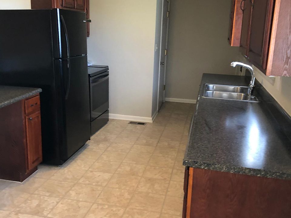 1st image of 90 Waverly Dr