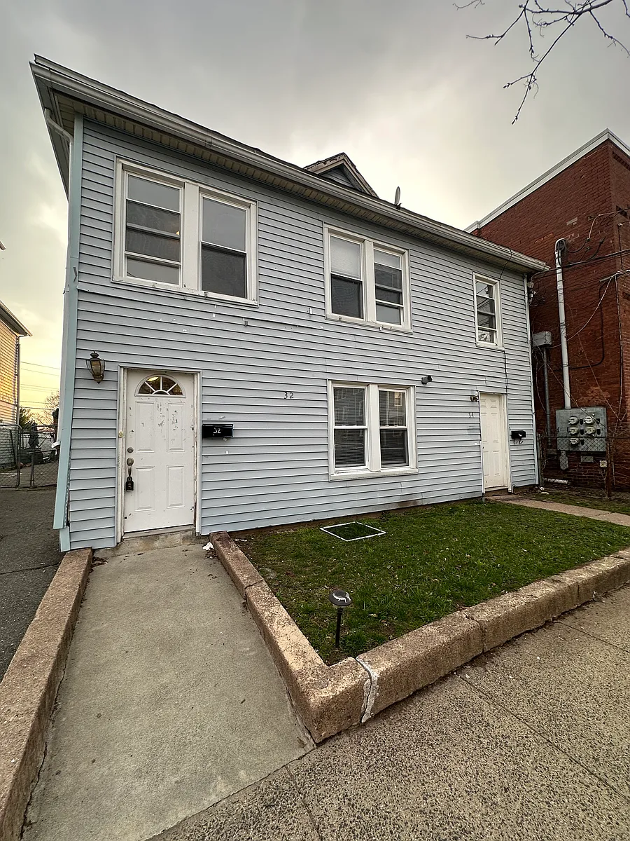 Building Photo - 32 Auburn St #3