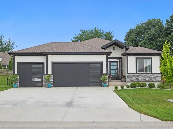 1213 NE Goshen Dr, Lees Summit, MO 64064