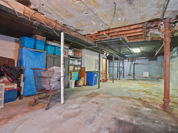 60-46 Putnam Avenue image 34 of 47