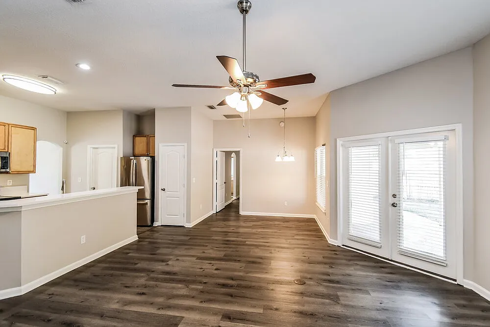 3 bed, 2.0 bath, 1669 sqft, $2,040 — Photo 3